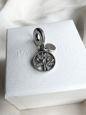 PANDORA SPARKLING FAMILY TREE DANGLE CHARM